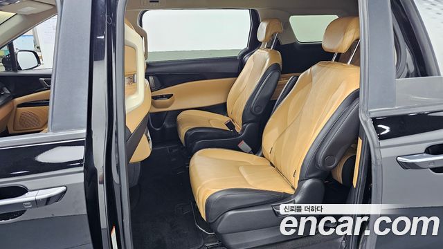 Kia Canival 2023 — photo 17