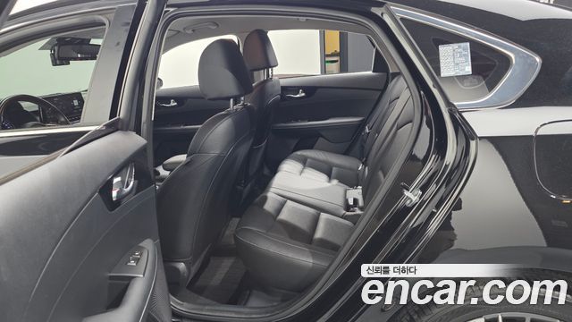 Kia K3 2022 — photo 17
