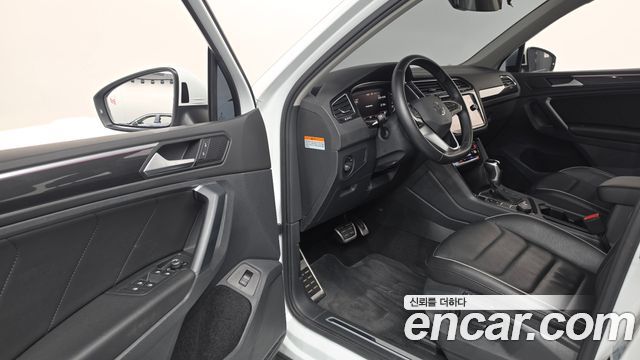 Volkswagen Tiguan 2022 — photo 13