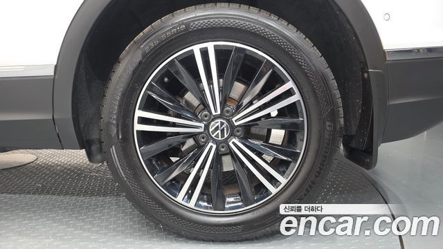 Volkswagen Tiguan 2022 — photo 7