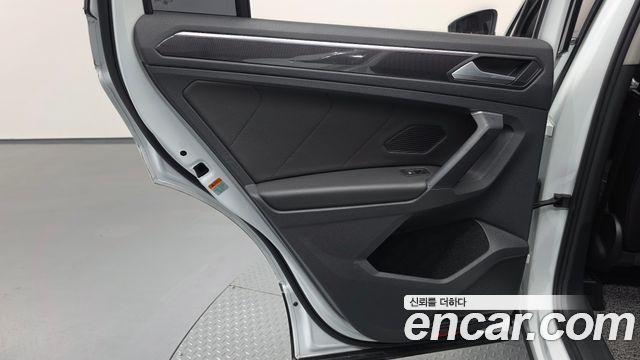Volkswagen Tiguan 2022 — photo 15