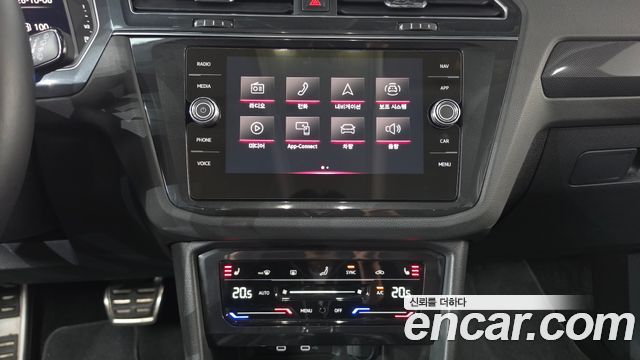 Volkswagen Tiguan 2022 — photo 30