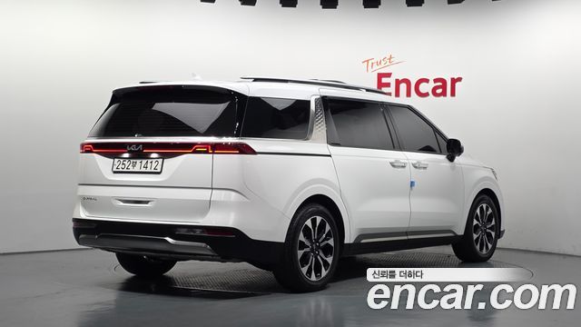 Kia Canival 2023 — photo 2