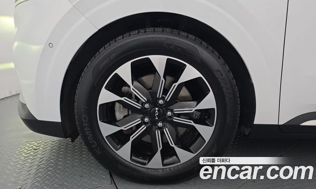 Kia Canival 2023 — photo 5
