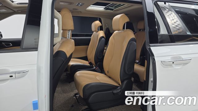 Kia Canival 2023 — photo 17