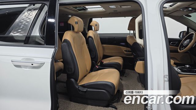 Kia Canival 2023 — photo 18