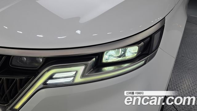 Kia Canival 2023 — photo 8