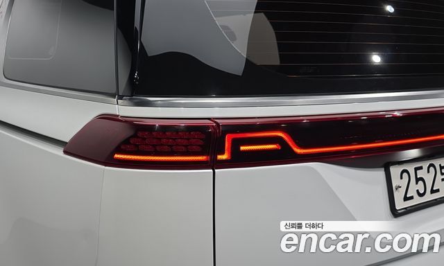 Kia Canival 2023 — photo 9