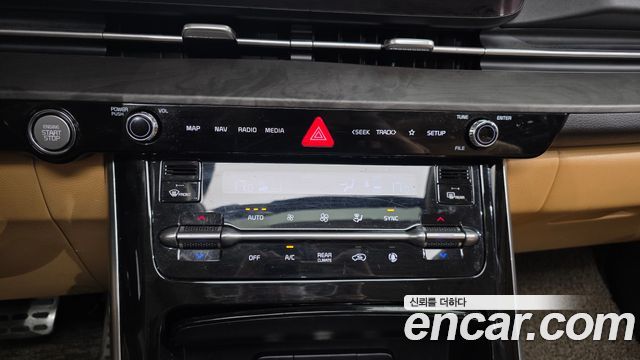 Kia Canival 2023 — photo 32