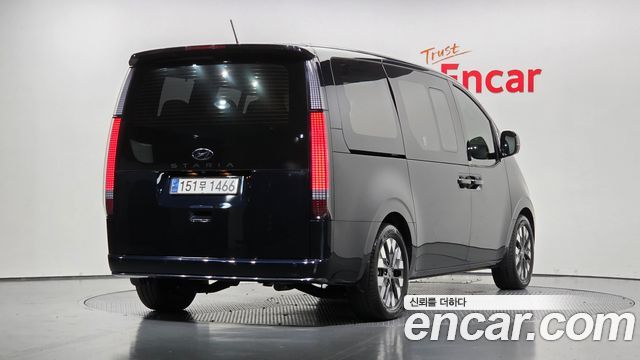 Hyundai Staria 2022 — photo 2