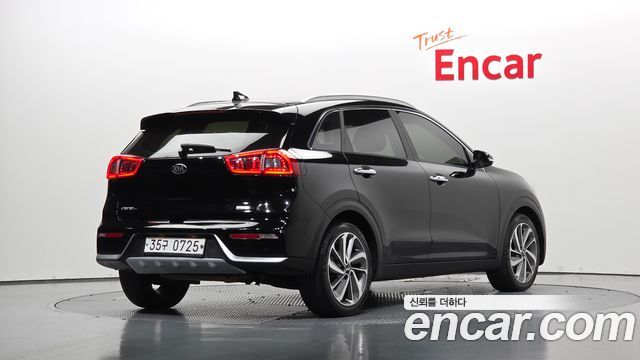 Kia Niro 2017 — photo 2