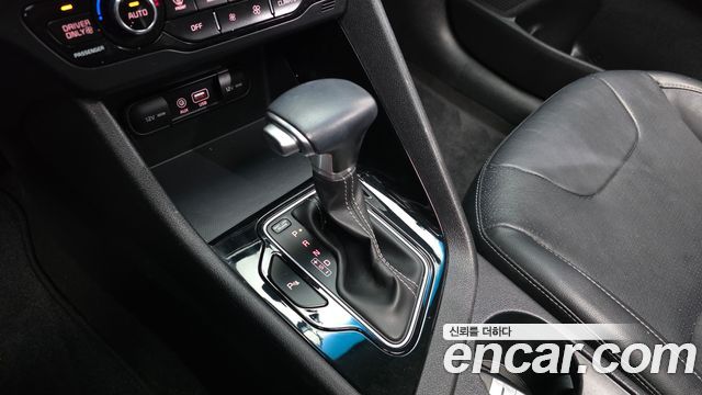 Kia Niro 2017 — photo 12