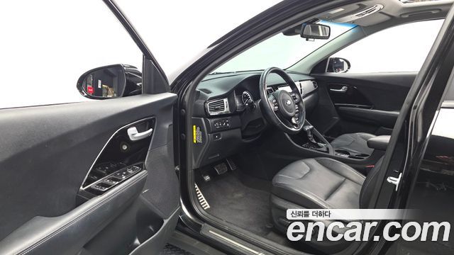 Kia Niro 2017 — photo 13