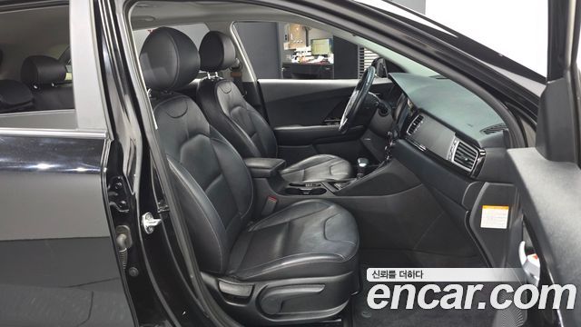 Kia Niro 2017 — photo 17