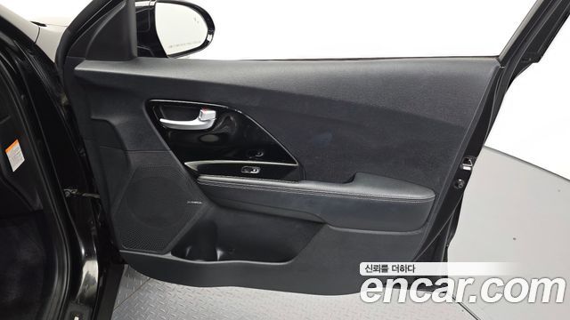 Kia Niro 2017 — photo 14