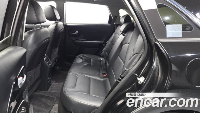 Kia Niro 2017 — photo 16