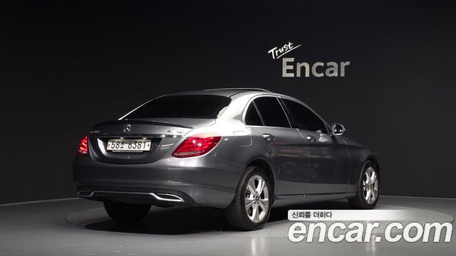 Mercedes-Benz C-Class 2018 — photo 2