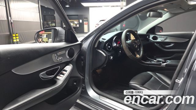 Mercedes-Benz C-Class 2018 — photo 13