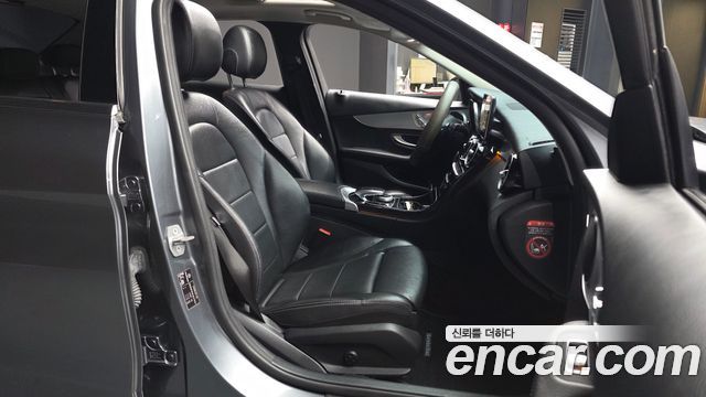 Mercedes-Benz C-Class 2018 — photo 17