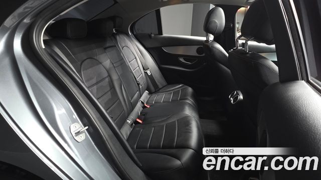 Mercedes-Benz C-Class 2018 — photo 18