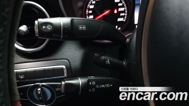 Mercedes-Benz C-Class 2018 — photo 26