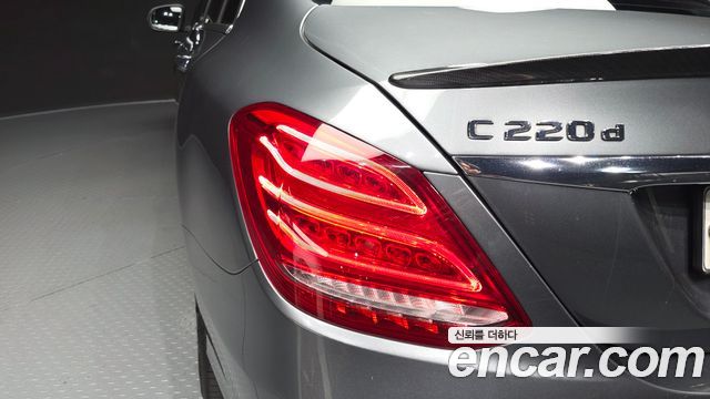 Mercedes-Benz C-Class 2018 — photo 9