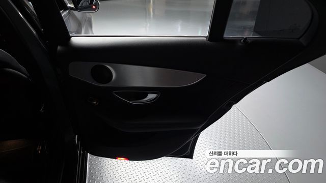 Mercedes-Benz C-Class 2018 — photo 15