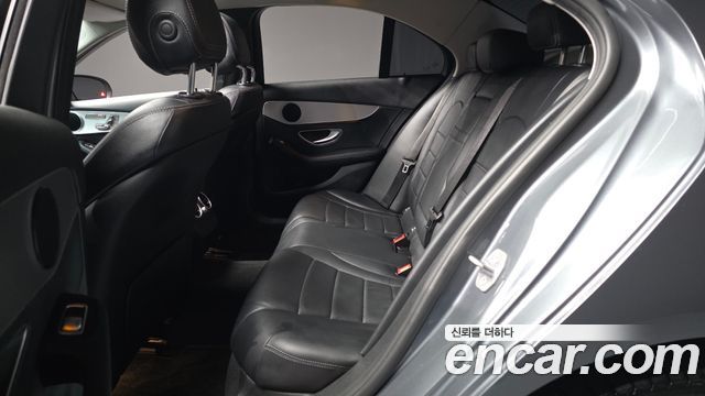 Mercedes-Benz C-Class 2018 — photo 16