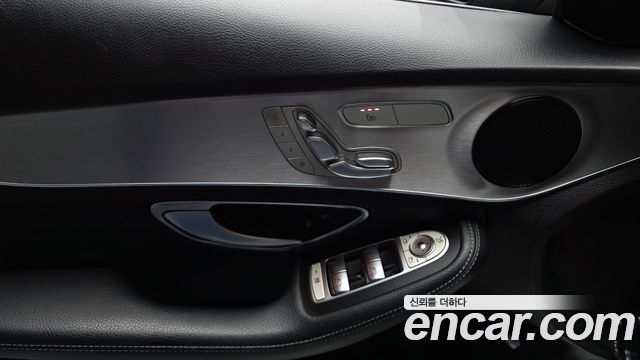 Mercedes-Benz C-Class 2018 — photo 27