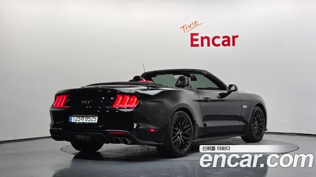 Ford Mustang 2022 — photo 2