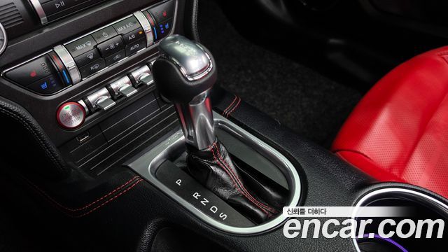Ford Mustang 2022 — photo 12