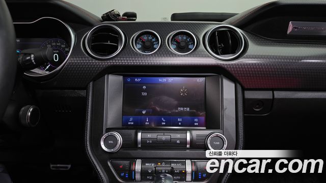 Ford Mustang 2022 — photo 18