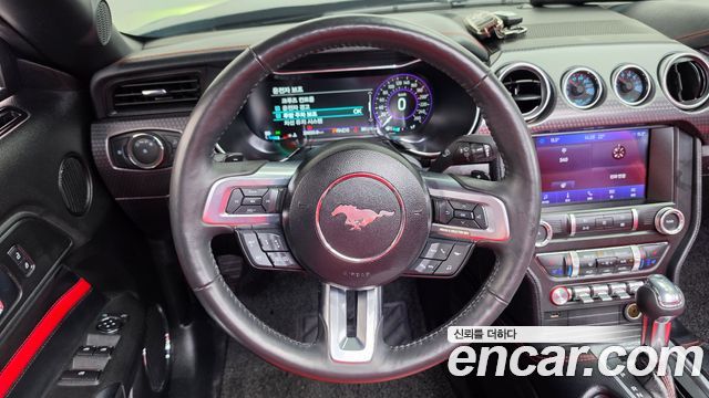 Ford Mustang 2022 — photo 19