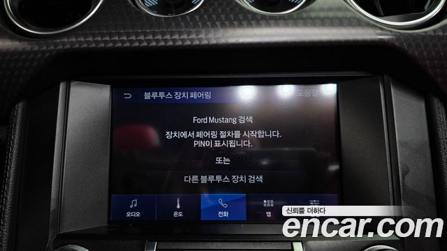 Ford Mustang 2022 — photo 24