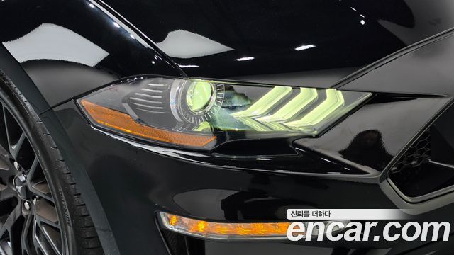 Ford Mustang 2022 — photo 8