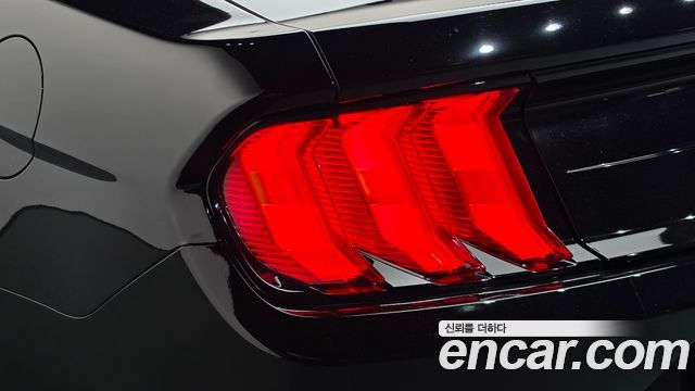 Ford Mustang 2022 — photo 9