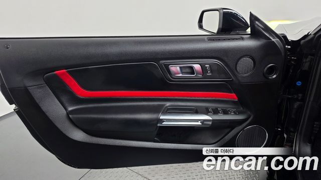 Ford Mustang 2022 — photo 14