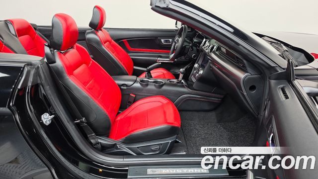 Ford Mustang 2022 — photo 16