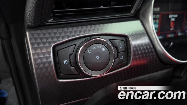 Ford Mustang 2022 — photo 27