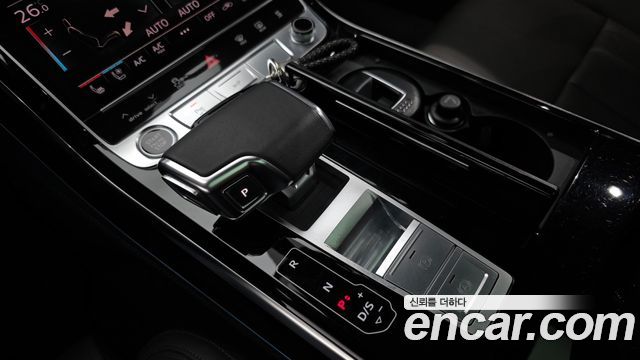 Audi A8 2023 — photo 12