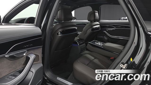 Audi A8 2023 — photo 17