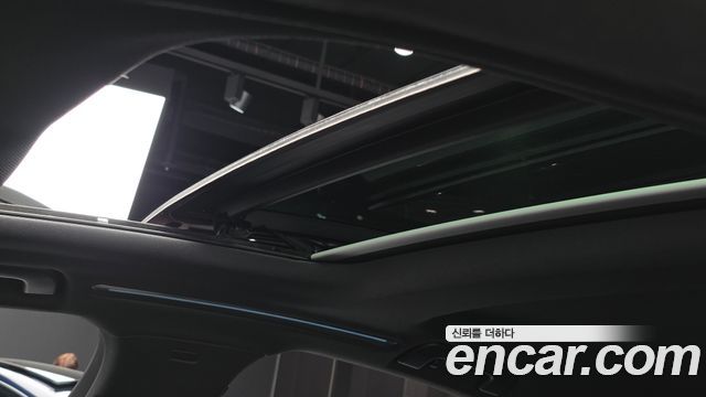 Audi A8 2023 — photo 24