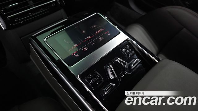 Audi A8 2023 — photo 26