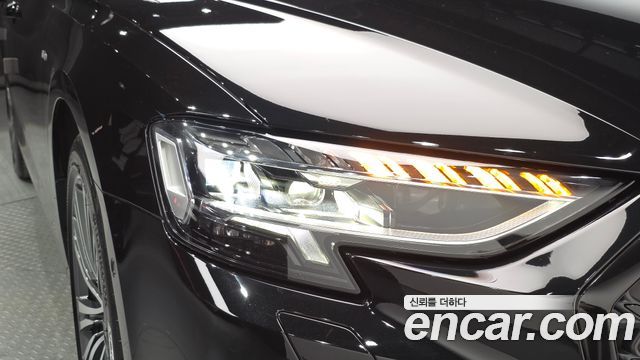 Audi A8 2023 — photo 8