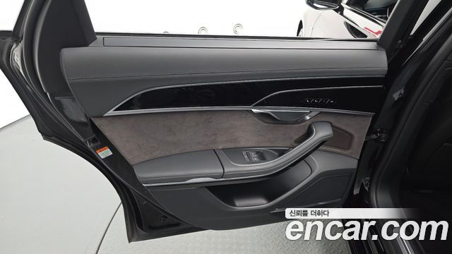 Audi A8 2023 — photo 15