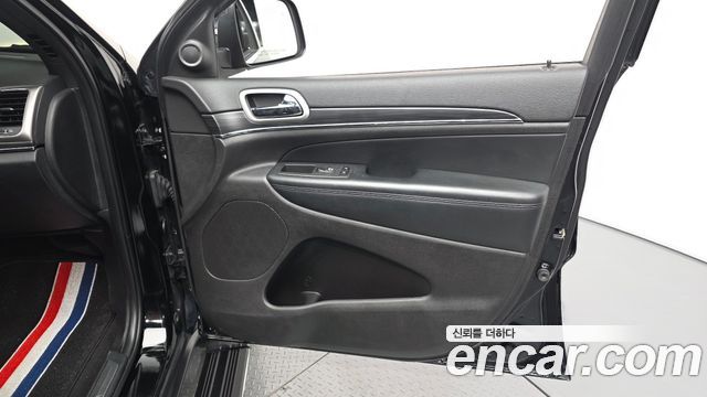 Jeep Cherokee 2020 — photo 14