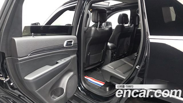 Jeep Cherokee 2020 — photo 16