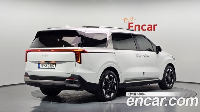 Kia Canival 2025 — photo 2
