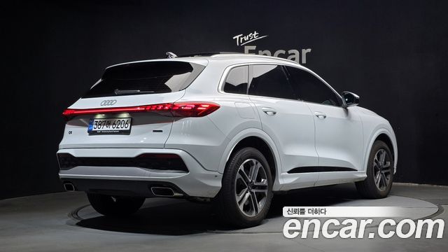 Audi Q5 2025 — photo 2