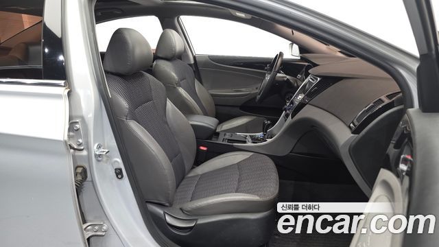 Hyundai Sonata 2010 — photo 11